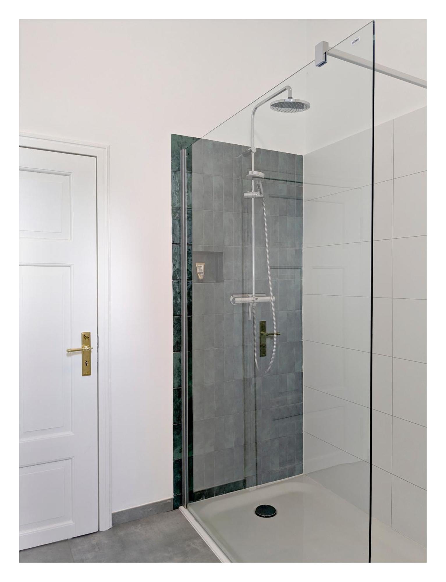 2 Zi Whg Zentral, Altbau, Renoviert 4P Appartement Hannover Buitenkant foto